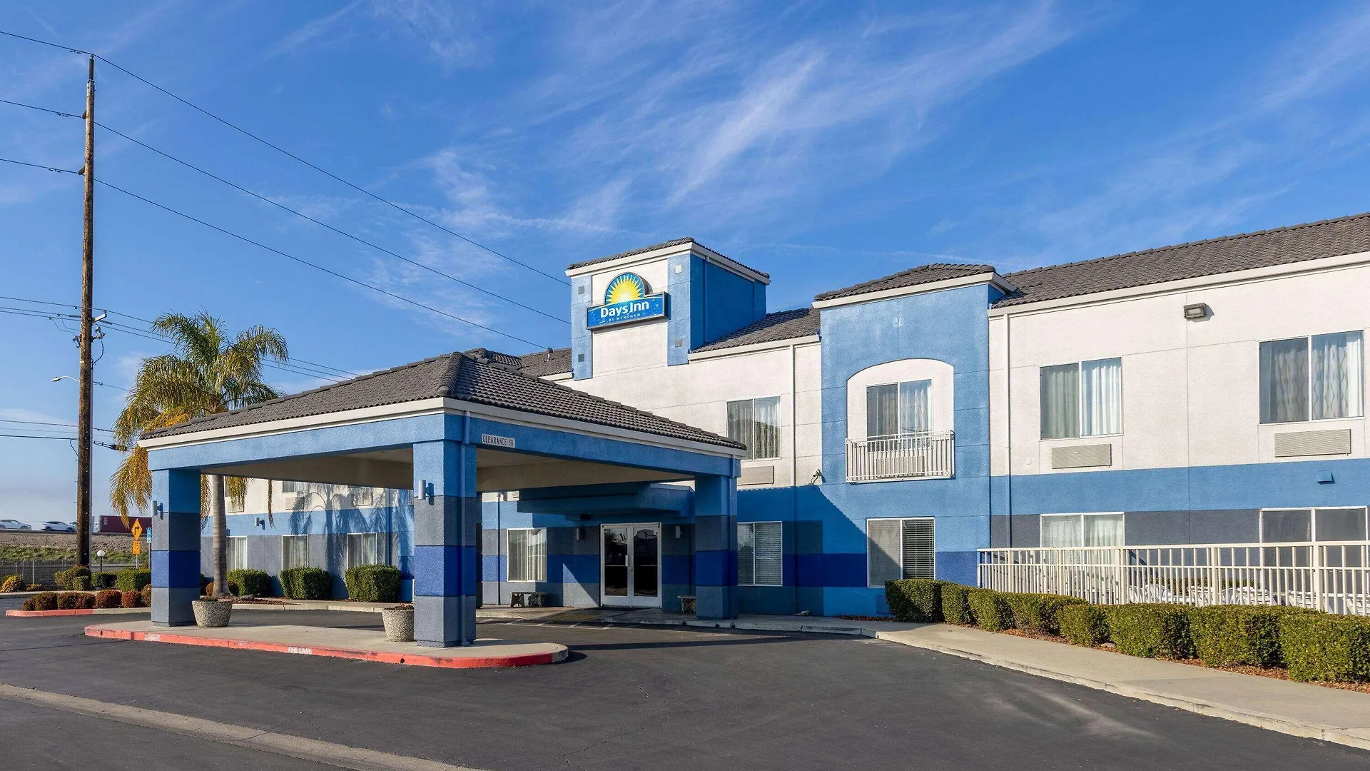 Where to Stay Near Oakwood Lake: 4 Best 3-Star Hotels