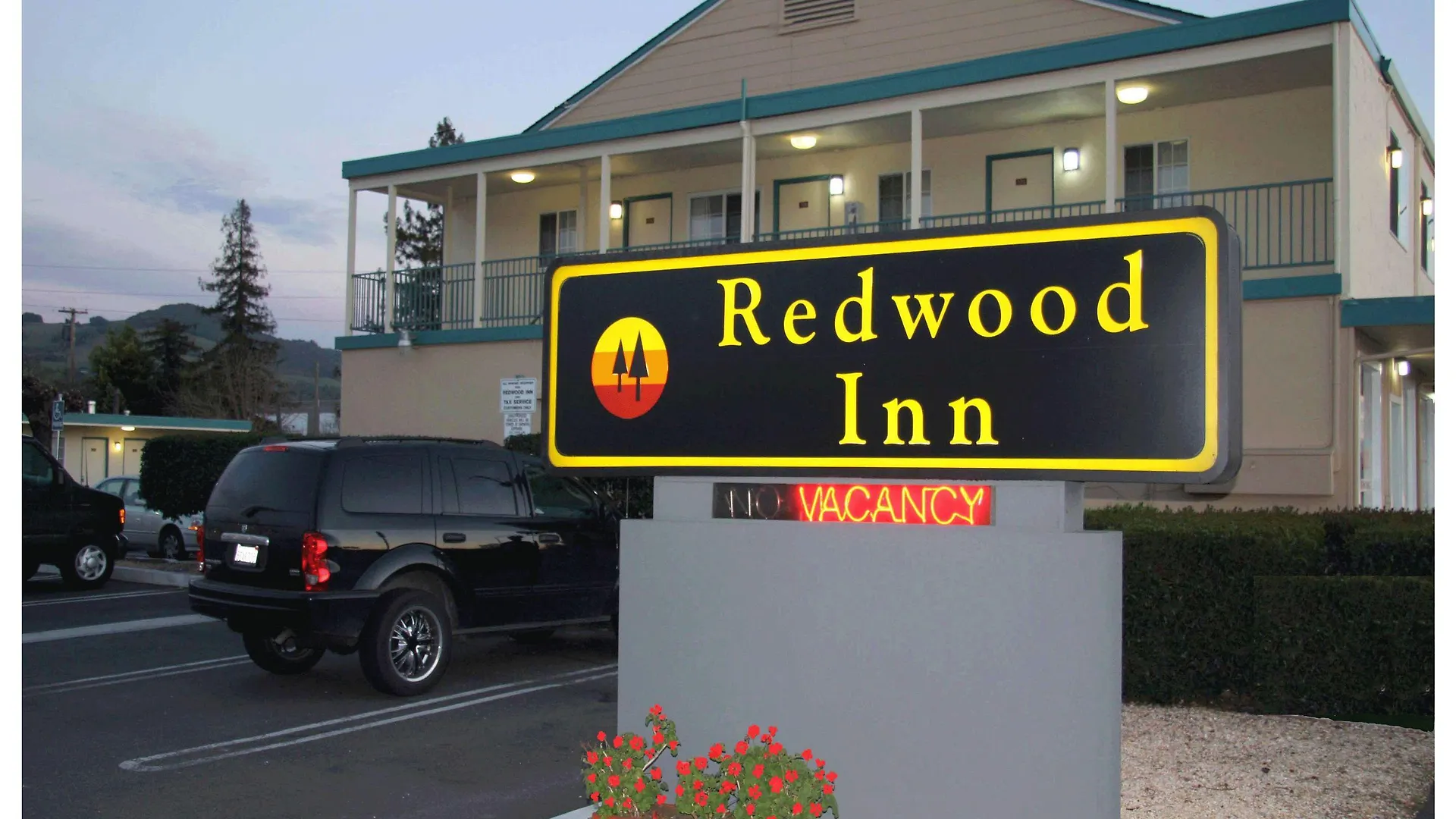 Where to Stay Near Wikiup Golf Course: 4 Best 3-Star Hotels